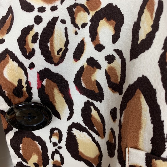 Andre Oliver White Brown Animal Print Cropped Large Button Jacket Women’s Size 6 - Picture 3 of 4